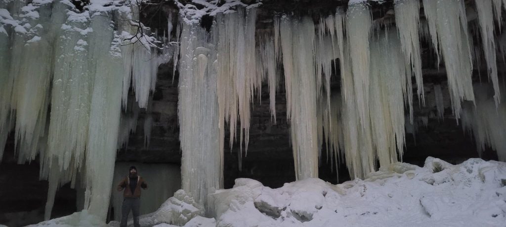 Massive ice curtains transform the Eben Ice Caves into a winter wonderland. Credit: u/potassium_god via r/upperpeninsula